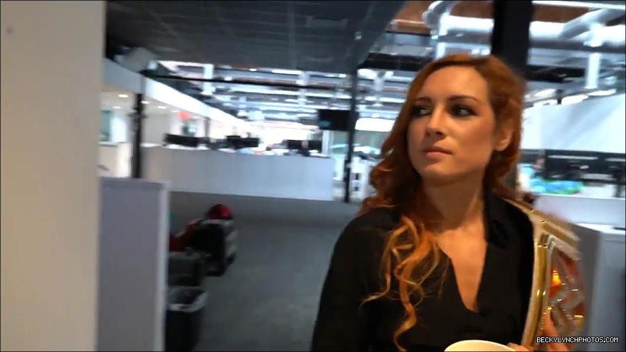 Y2Mate_is_-_BECKY_LYNCH_visits_the_NEW_UpUpDownDown_Studio21-nQJ31QXsyGs-720p-1656083018926_mp4_000018466.jpg