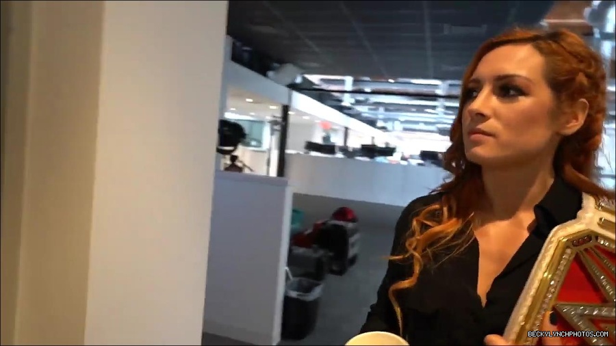 Y2Mate_is_-_BECKY_LYNCH_visits_the_NEW_UpUpDownDown_Studio21-nQJ31QXsyGs-720p-1656083018926_mp4_000018866.jpg