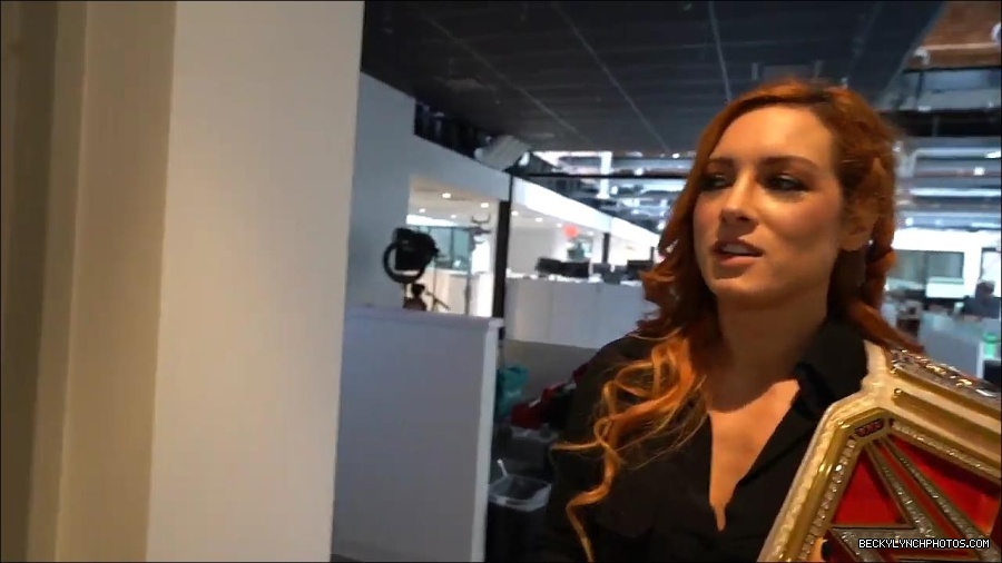 Y2Mate_is_-_BECKY_LYNCH_visits_the_NEW_UpUpDownDown_Studio21-nQJ31QXsyGs-720p-1656083018926_mp4_000019666.jpg