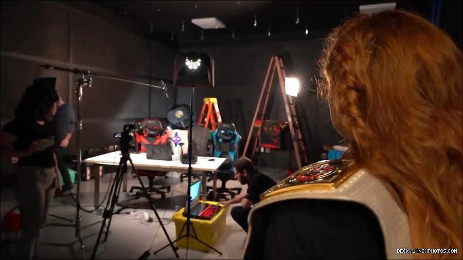 Y2Mate_is_-_BECKY_LYNCH_visits_the_NEW_UpUpDownDown_Studio21-nQJ31QXsyGs-720p-1656083018926_mp4_000029266.jpg
