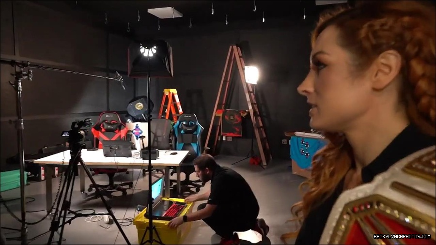 Y2Mate_is_-_BECKY_LYNCH_visits_the_NEW_UpUpDownDown_Studio21-nQJ31QXsyGs-720p-1656083018926_mp4_000030466.jpg