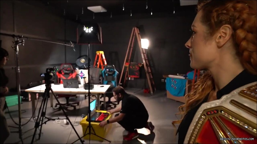 Y2Mate_is_-_BECKY_LYNCH_visits_the_NEW_UpUpDownDown_Studio21-nQJ31QXsyGs-720p-1656083018926_mp4_000031266.jpg