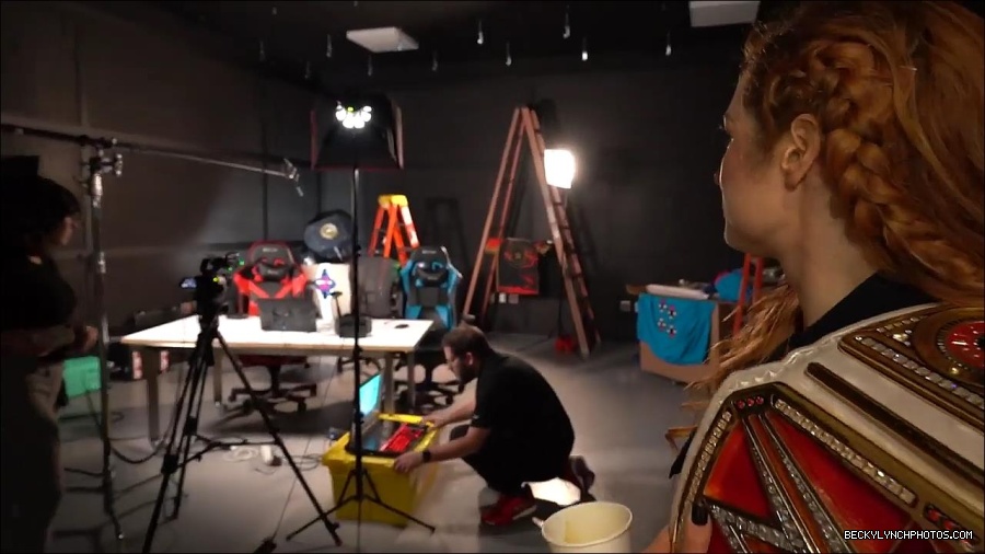 Y2Mate_is_-_BECKY_LYNCH_visits_the_NEW_UpUpDownDown_Studio21-nQJ31QXsyGs-720p-1656083018926_mp4_000031666.jpg