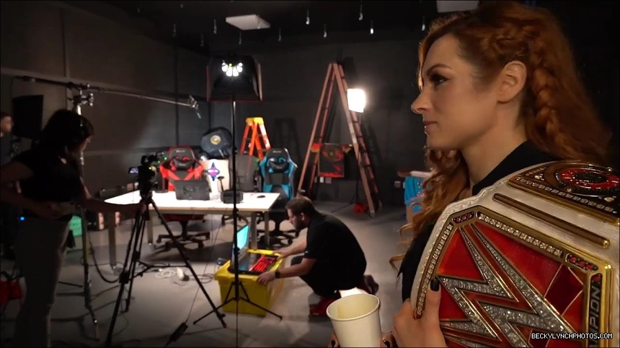 Y2Mate_is_-_BECKY_LYNCH_visits_the_NEW_UpUpDownDown_Studio21-nQJ31QXsyGs-720p-1656083018926_mp4_000032466.jpg