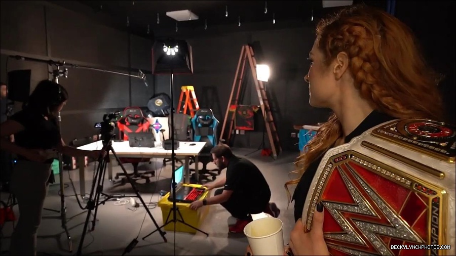 Y2Mate_is_-_BECKY_LYNCH_visits_the_NEW_UpUpDownDown_Studio21-nQJ31QXsyGs-720p-1656083018926_mp4_000032866.jpg