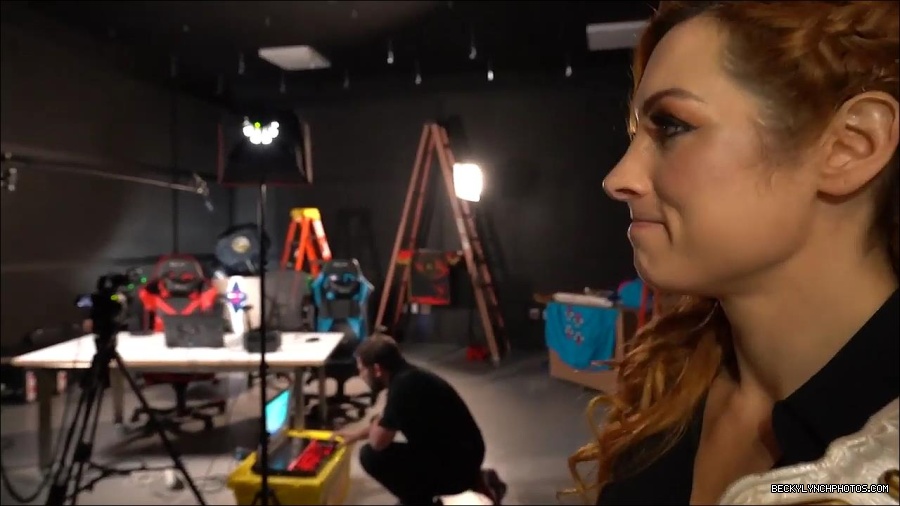 Y2Mate_is_-_BECKY_LYNCH_visits_the_NEW_UpUpDownDown_Studio21-nQJ31QXsyGs-720p-1656083018926_mp4_000035266.jpg