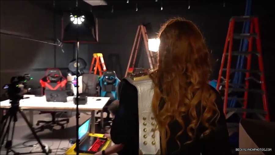 Y2Mate_is_-_BECKY_LYNCH_visits_the_NEW_UpUpDownDown_Studio21-nQJ31QXsyGs-720p-1656083018926_mp4_000039666.jpg