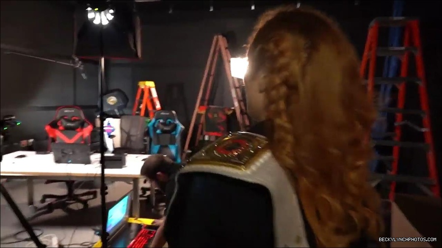 Y2Mate_is_-_BECKY_LYNCH_visits_the_NEW_UpUpDownDown_Studio21-nQJ31QXsyGs-720p-1656083018926_mp4_000040066.jpg