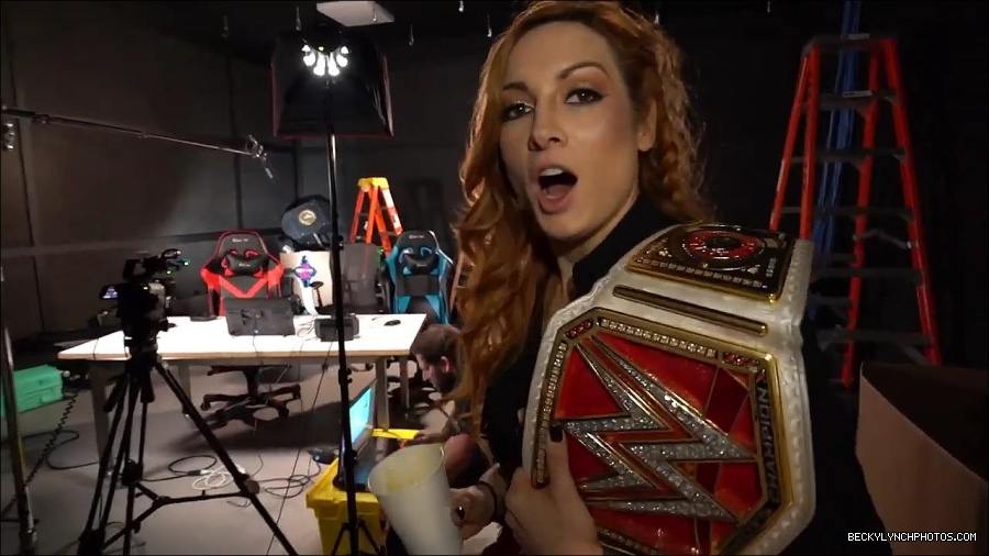 Y2Mate_is_-_BECKY_LYNCH_visits_the_NEW_UpUpDownDown_Studio21-nQJ31QXsyGs-720p-1656083018926_mp4_000041266.jpg
