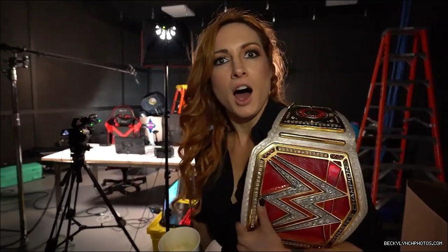 Y2Mate_is_-_BECKY_LYNCH_visits_the_NEW_UpUpDownDown_Studio21-nQJ31QXsyGs-720p-1656083018926_mp4_000041666.jpg