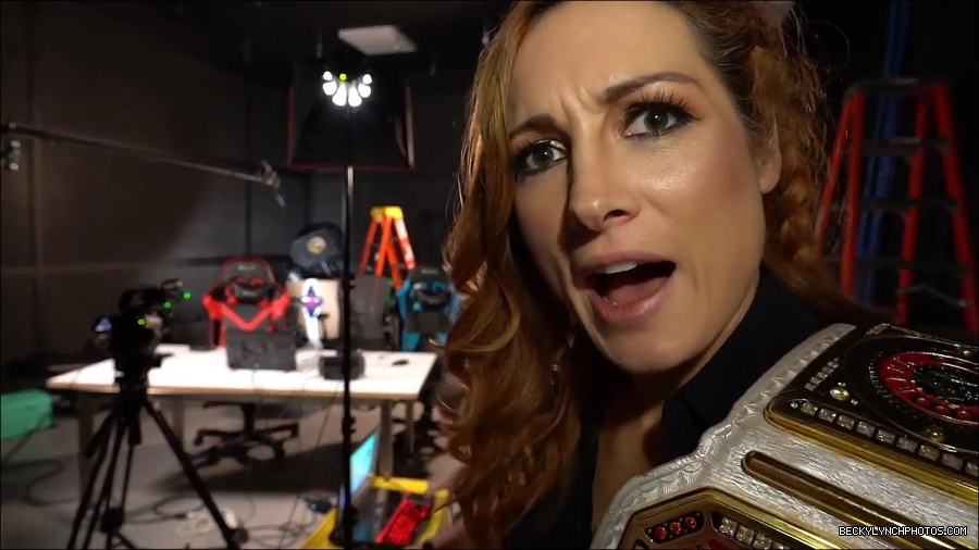 Y2Mate_is_-_BECKY_LYNCH_visits_the_NEW_UpUpDownDown_Studio21-nQJ31QXsyGs-720p-1656083018926_mp4_000043666.jpg