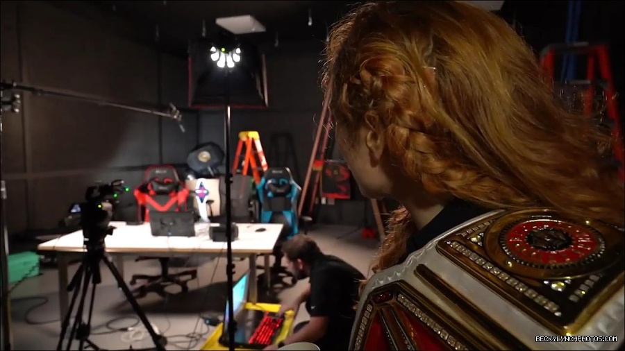 Y2Mate_is_-_BECKY_LYNCH_visits_the_NEW_UpUpDownDown_Studio21-nQJ31QXsyGs-720p-1656083018926_mp4_000044866.jpg