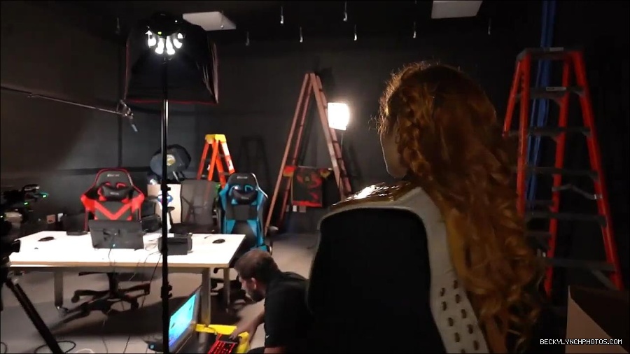Y2Mate_is_-_BECKY_LYNCH_visits_the_NEW_UpUpDownDown_Studio21-nQJ31QXsyGs-720p-1656083018926_mp4_000046866.jpg