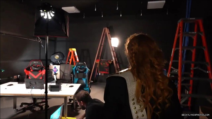 Y2Mate_is_-_BECKY_LYNCH_visits_the_NEW_UpUpDownDown_Studio21-nQJ31QXsyGs-720p-1656083018926_mp4_000047266.jpg