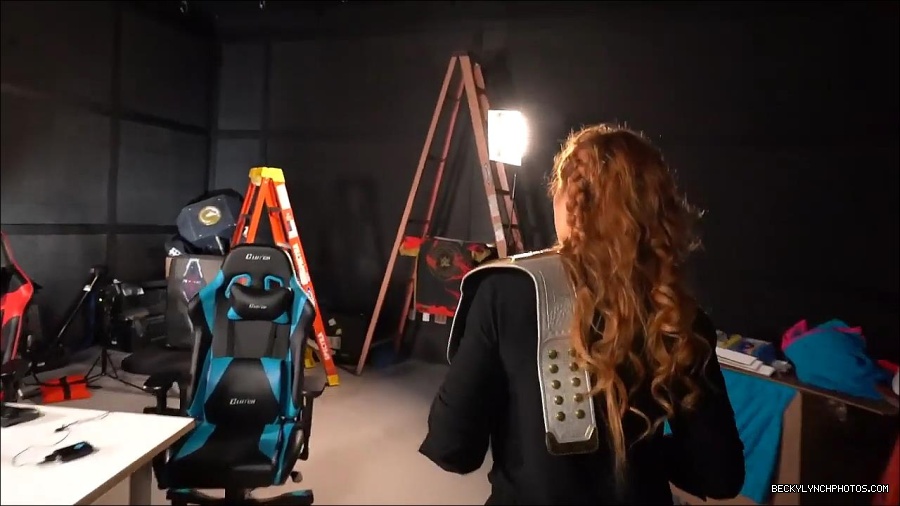 Y2Mate_is_-_BECKY_LYNCH_visits_the_NEW_UpUpDownDown_Studio21-nQJ31QXsyGs-720p-1656083018926_mp4_000049266.jpg