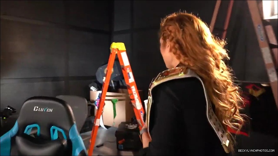 Y2Mate_is_-_BECKY_LYNCH_visits_the_NEW_UpUpDownDown_Studio21-nQJ31QXsyGs-720p-1656083018926_mp4_000051266.jpg