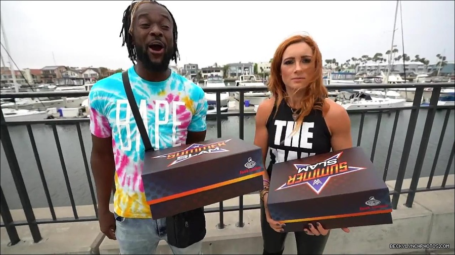 Y2Mate_is_-_Becky_Lynch_and_Kofi_Kingston_s_CUSTOM_CONVERSE_KICKS_at_Comic-Con_201921_I_Just_Love_Kicks__31-DzCWzxnMtU0-720p-1656083286802_mp4_000048800.jpg