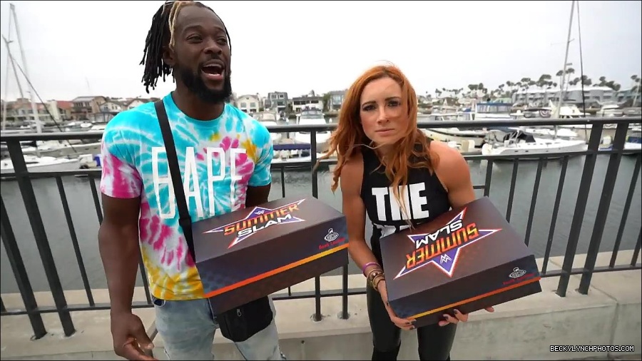 Y2Mate_is_-_Becky_Lynch_and_Kofi_Kingston_s_CUSTOM_CONVERSE_KICKS_at_Comic-Con_201921_I_Just_Love_Kicks__31-DzCWzxnMtU0-720p-1656083286802_mp4_000049200.jpg