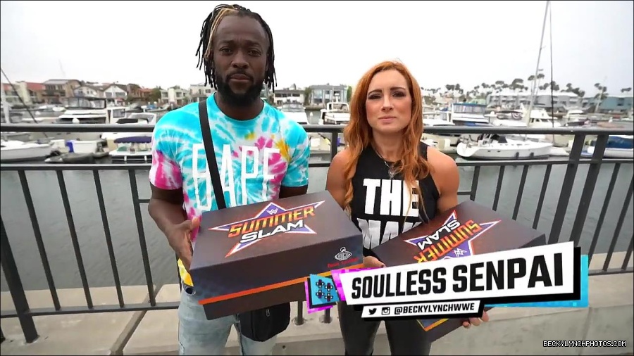 Y2Mate_is_-_Becky_Lynch_and_Kofi_Kingston_s_CUSTOM_CONVERSE_KICKS_at_Comic-Con_201921_I_Just_Love_Kicks__31-DzCWzxnMtU0-720p-1656083286802_mp4_000052400.jpg