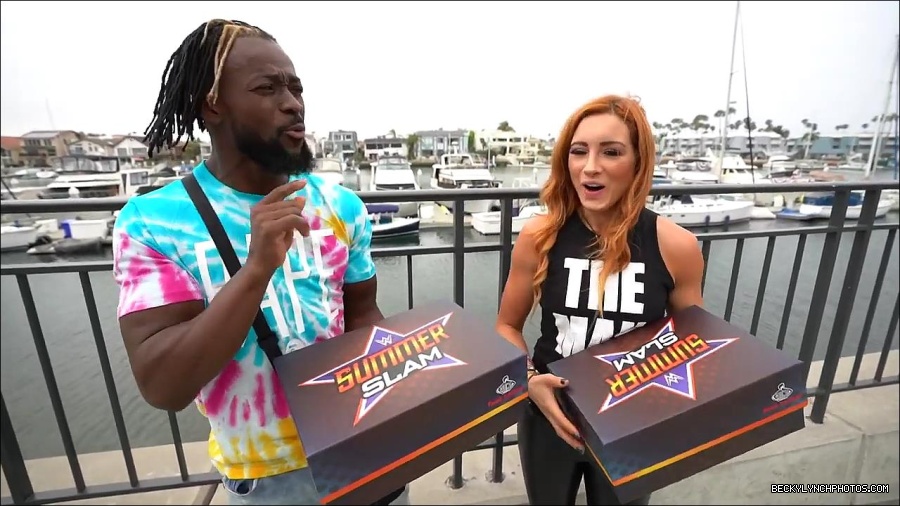 Y2Mate_is_-_Becky_Lynch_and_Kofi_Kingston_s_CUSTOM_CONVERSE_KICKS_at_Comic-Con_201921_I_Just_Love_Kicks__31-DzCWzxnMtU0-720p-1656083286802_mp4_000056000.jpg