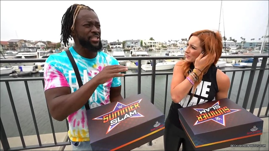 Y2Mate_is_-_Becky_Lynch_and_Kofi_Kingston_s_CUSTOM_CONVERSE_KICKS_at_Comic-Con_201921_I_Just_Love_Kicks__31-DzCWzxnMtU0-720p-1656083286802_mp4_000057600.jpg
