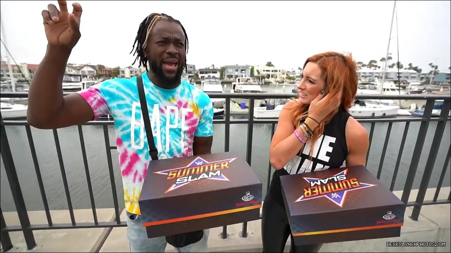Y2Mate_is_-_Becky_Lynch_and_Kofi_Kingston_s_CUSTOM_CONVERSE_KICKS_at_Comic-Con_201921_I_Just_Love_Kicks__31-DzCWzxnMtU0-720p-1656083286802_mp4_000058400.jpg