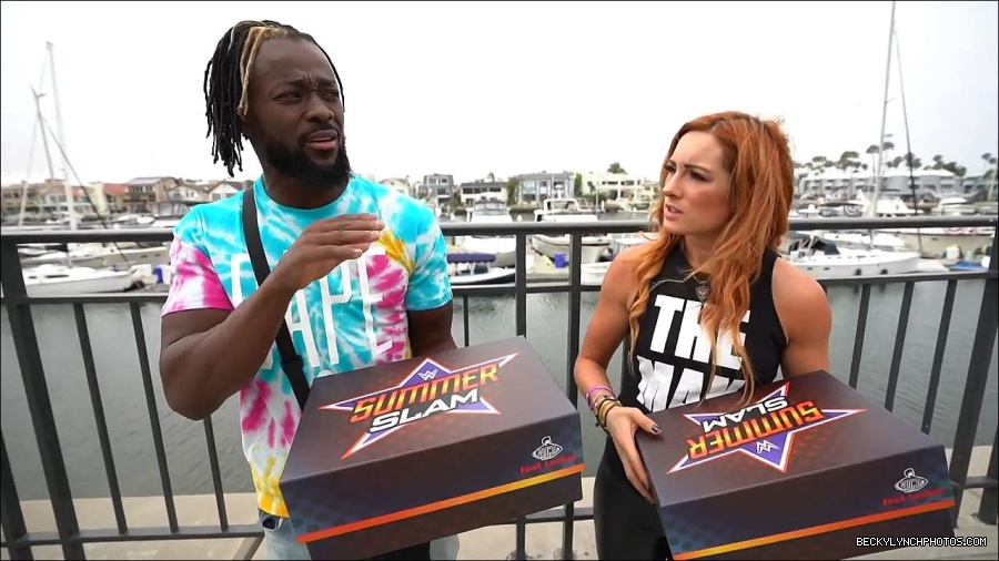 Y2Mate_is_-_Becky_Lynch_and_Kofi_Kingston_s_CUSTOM_CONVERSE_KICKS_at_Comic-Con_201921_I_Just_Love_Kicks__31-DzCWzxnMtU0-720p-1656083286802_mp4_000062800.jpg