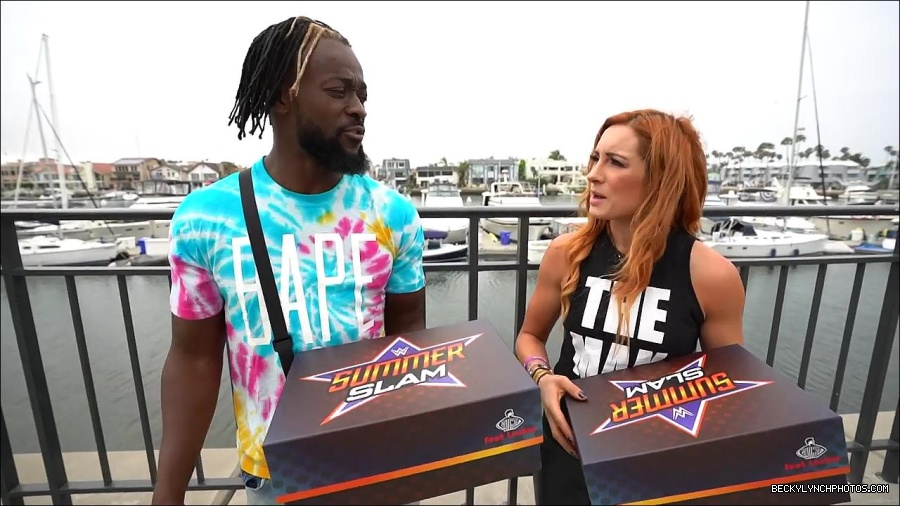 Y2Mate_is_-_Becky_Lynch_and_Kofi_Kingston_s_CUSTOM_CONVERSE_KICKS_at_Comic-Con_201921_I_Just_Love_Kicks__31-DzCWzxnMtU0-720p-1656083286802_mp4_000065200.jpg