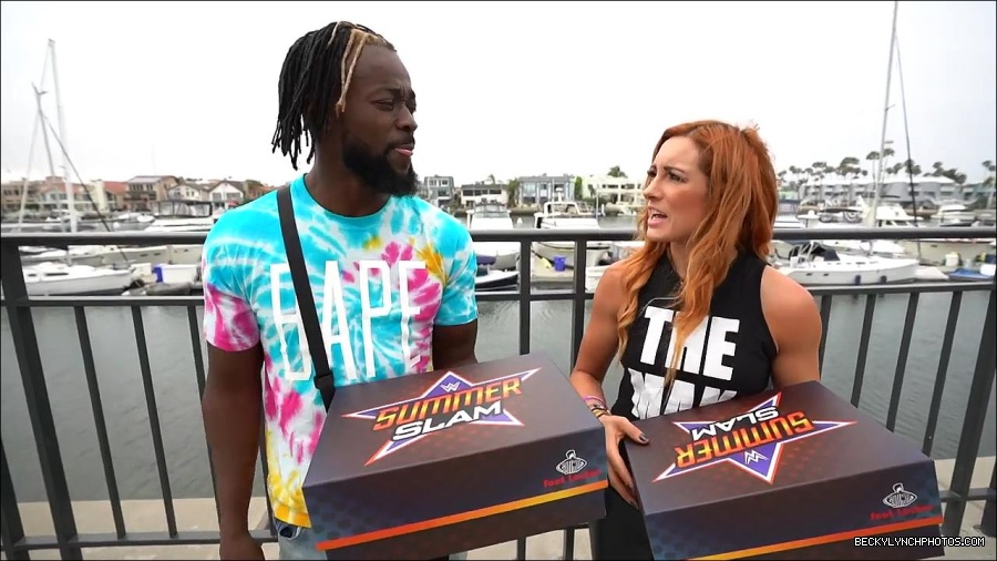 Y2Mate_is_-_Becky_Lynch_and_Kofi_Kingston_s_CUSTOM_CONVERSE_KICKS_at_Comic-Con_201921_I_Just_Love_Kicks__31-DzCWzxnMtU0-720p-1656083286802_mp4_000065600.jpg