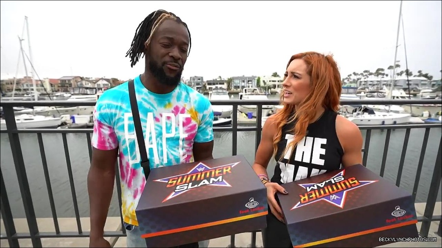 Y2Mate_is_-_Becky_Lynch_and_Kofi_Kingston_s_CUSTOM_CONVERSE_KICKS_at_Comic-Con_201921_I_Just_Love_Kicks__31-DzCWzxnMtU0-720p-1656083286802_mp4_000066000.jpg