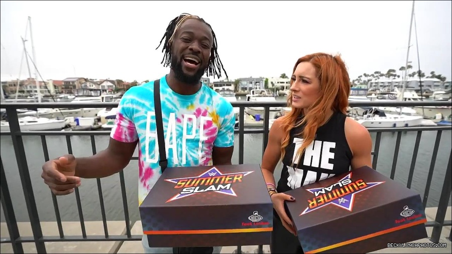 Y2Mate_is_-_Becky_Lynch_and_Kofi_Kingston_s_CUSTOM_CONVERSE_KICKS_at_Comic-Con_201921_I_Just_Love_Kicks__31-DzCWzxnMtU0-720p-1656083286802_mp4_000066400.jpg