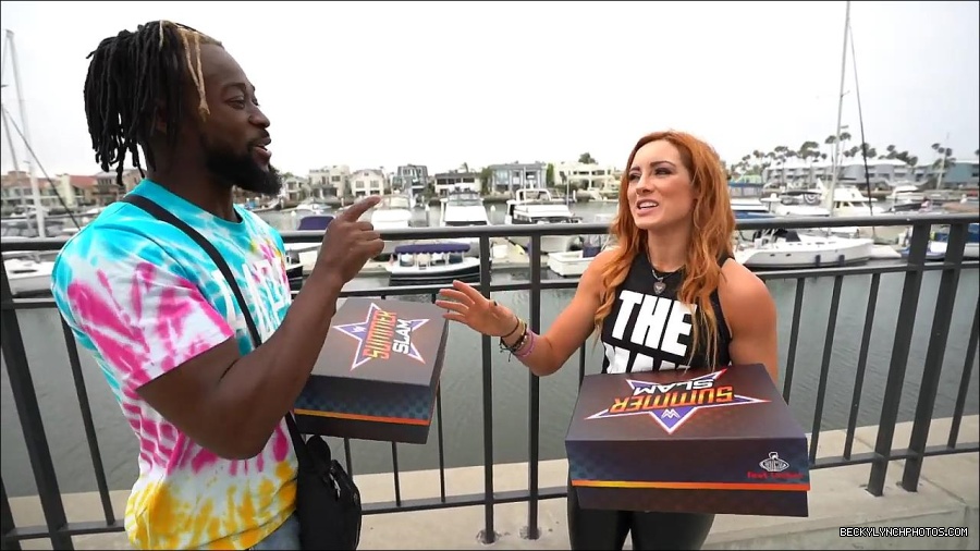 Y2Mate_is_-_Becky_Lynch_and_Kofi_Kingston_s_CUSTOM_CONVERSE_KICKS_at_Comic-Con_201921_I_Just_Love_Kicks__31-DzCWzxnMtU0-720p-1656083286802_mp4_000072000.jpg