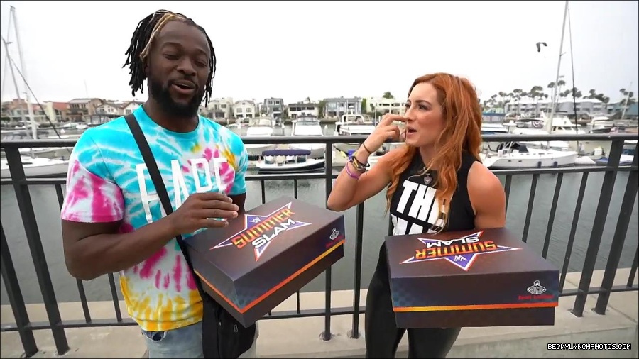 Y2Mate_is_-_Becky_Lynch_and_Kofi_Kingston_s_CUSTOM_CONVERSE_KICKS_at_Comic-Con_201921_I_Just_Love_Kicks__31-DzCWzxnMtU0-720p-1656083286802_mp4_000074400.jpg