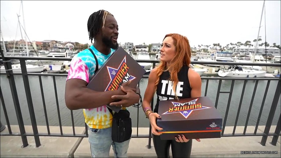 Y2Mate_is_-_Becky_Lynch_and_Kofi_Kingston_s_CUSTOM_CONVERSE_KICKS_at_Comic-Con_201921_I_Just_Love_Kicks__31-DzCWzxnMtU0-720p-1656083286802_mp4_000078000.jpg
