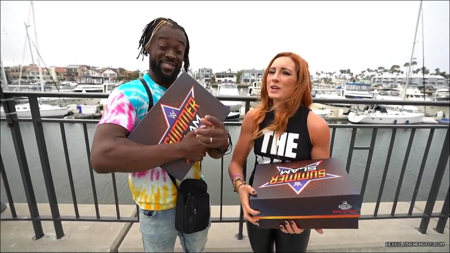 Y2Mate_is_-_Becky_Lynch_and_Kofi_Kingston_s_CUSTOM_CONVERSE_KICKS_at_Comic-Con_201921_I_Just_Love_Kicks__31-DzCWzxnMtU0-720p-1656083286802_mp4_000078400.jpg