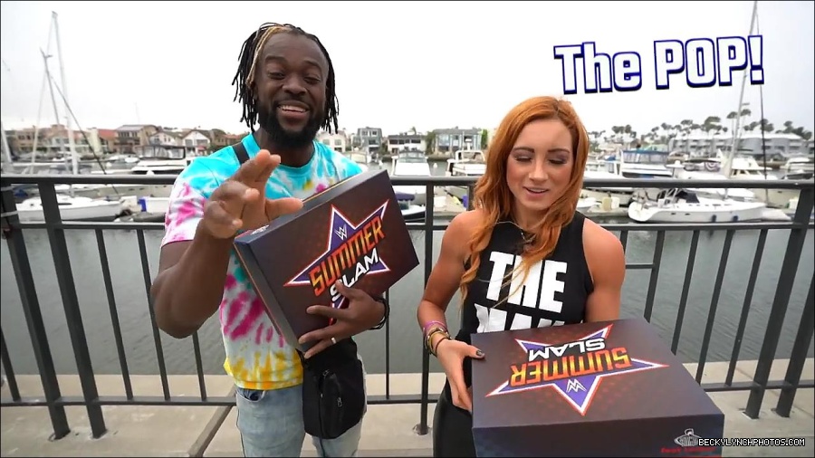 Y2Mate_is_-_Becky_Lynch_and_Kofi_Kingston_s_CUSTOM_CONVERSE_KICKS_at_Comic-Con_201921_I_Just_Love_Kicks__31-DzCWzxnMtU0-720p-1656083286802_mp4_000082000.jpg
