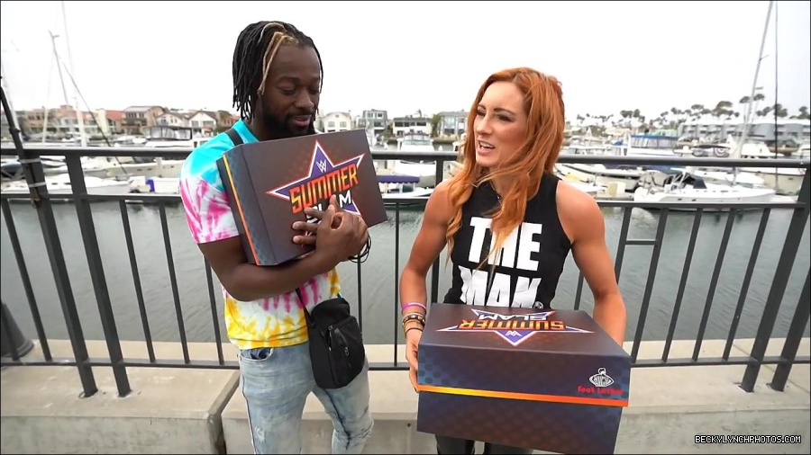 Y2Mate_is_-_Becky_Lynch_and_Kofi_Kingston_s_CUSTOM_CONVERSE_KICKS_at_Comic-Con_201921_I_Just_Love_Kicks__31-DzCWzxnMtU0-720p-1656083286802_mp4_000087600.jpg