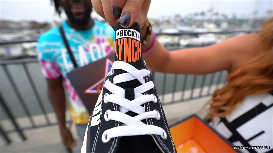 Y2Mate_is_-_Becky_Lynch_and_Kofi_Kingston_s_CUSTOM_CONVERSE_KICKS_at_Comic-Con_201921_I_Just_Love_Kicks__31-DzCWzxnMtU0-720p-1656083286802_mp4_000118400.jpg