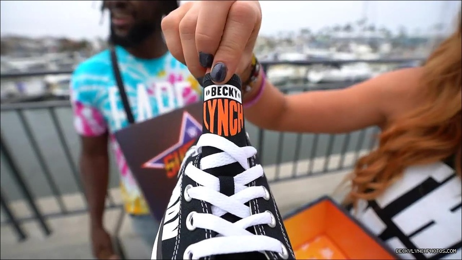 Y2Mate_is_-_Becky_Lynch_and_Kofi_Kingston_s_CUSTOM_CONVERSE_KICKS_at_Comic-Con_201921_I_Just_Love_Kicks__31-DzCWzxnMtU0-720p-1656083286802_mp4_000118800.jpg