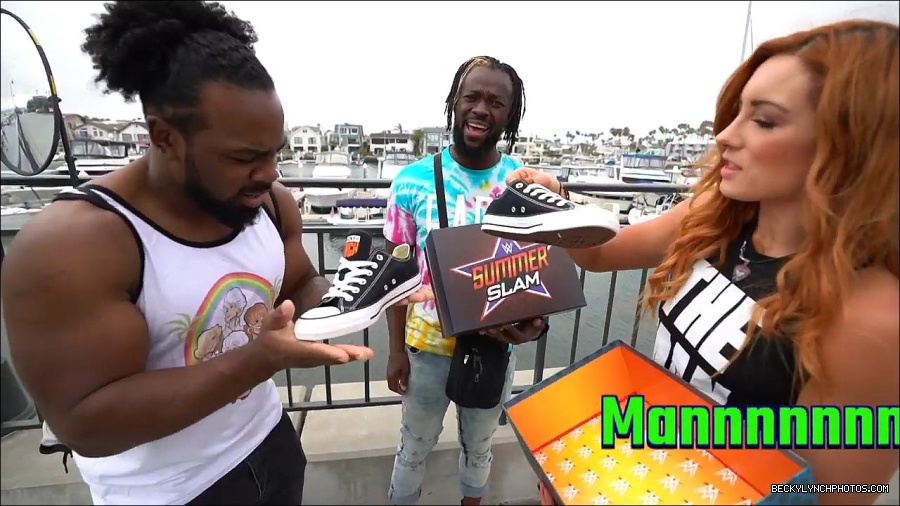 Y2Mate_is_-_Becky_Lynch_and_Kofi_Kingston_s_CUSTOM_CONVERSE_KICKS_at_Comic-Con_201921_I_Just_Love_Kicks__31-DzCWzxnMtU0-720p-1656083286802_mp4_000125600.jpg