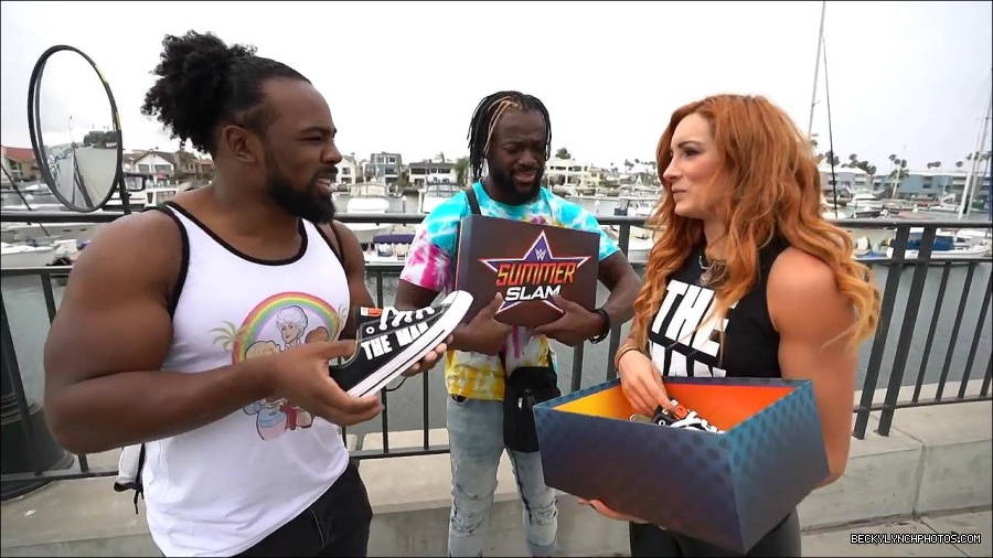 Y2Mate_is_-_Becky_Lynch_and_Kofi_Kingston_s_CUSTOM_CONVERSE_KICKS_at_Comic-Con_201921_I_Just_Love_Kicks__31-DzCWzxnMtU0-720p-1656083286802_mp4_000131600.jpg
