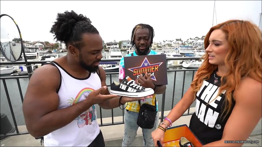 Y2Mate_is_-_Becky_Lynch_and_Kofi_Kingston_s_CUSTOM_CONVERSE_KICKS_at_Comic-Con_201921_I_Just_Love_Kicks__31-DzCWzxnMtU0-720p-1656083286802_mp4_000136800.jpg
