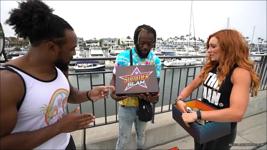 Y2Mate_is_-_Becky_Lynch_and_Kofi_Kingston_s_CUSTOM_CONVERSE_KICKS_at_Comic-Con_201921_I_Just_Love_Kicks__31-DzCWzxnMtU0-720p-1656083286802_mp4_000144000.jpg