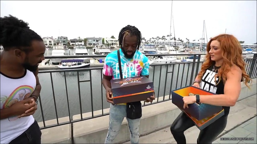 Y2Mate_is_-_Becky_Lynch_and_Kofi_Kingston_s_CUSTOM_CONVERSE_KICKS_at_Comic-Con_201921_I_Just_Love_Kicks__31-DzCWzxnMtU0-720p-1656083286802_mp4_000146400.jpg