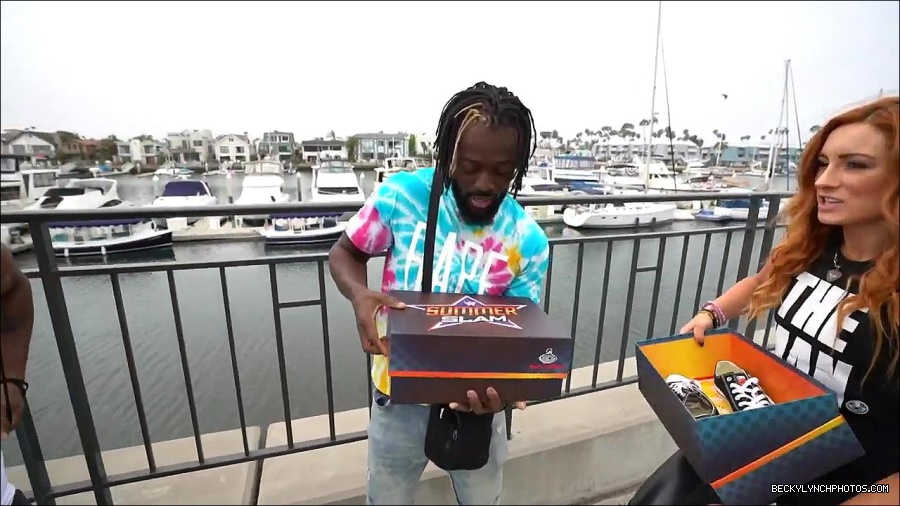 Y2Mate_is_-_Becky_Lynch_and_Kofi_Kingston_s_CUSTOM_CONVERSE_KICKS_at_Comic-Con_201921_I_Just_Love_Kicks__31-DzCWzxnMtU0-720p-1656083286802_mp4_000147200.jpg