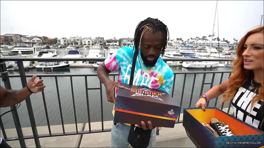 Y2Mate_is_-_Becky_Lynch_and_Kofi_Kingston_s_CUSTOM_CONVERSE_KICKS_at_Comic-Con_201921_I_Just_Love_Kicks__31-DzCWzxnMtU0-720p-1656083286802_mp4_000147600.jpg