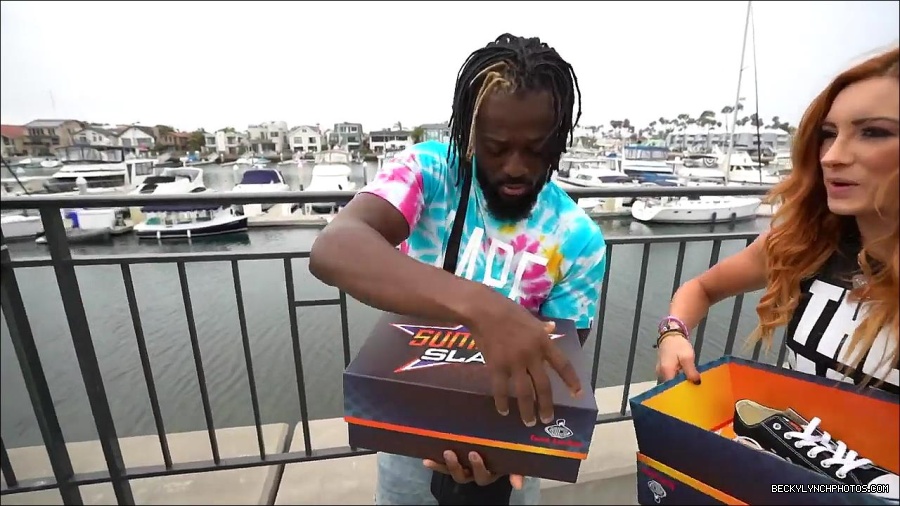 Y2Mate_is_-_Becky_Lynch_and_Kofi_Kingston_s_CUSTOM_CONVERSE_KICKS_at_Comic-Con_201921_I_Just_Love_Kicks__31-DzCWzxnMtU0-720p-1656083286802_mp4_000148000.jpg
