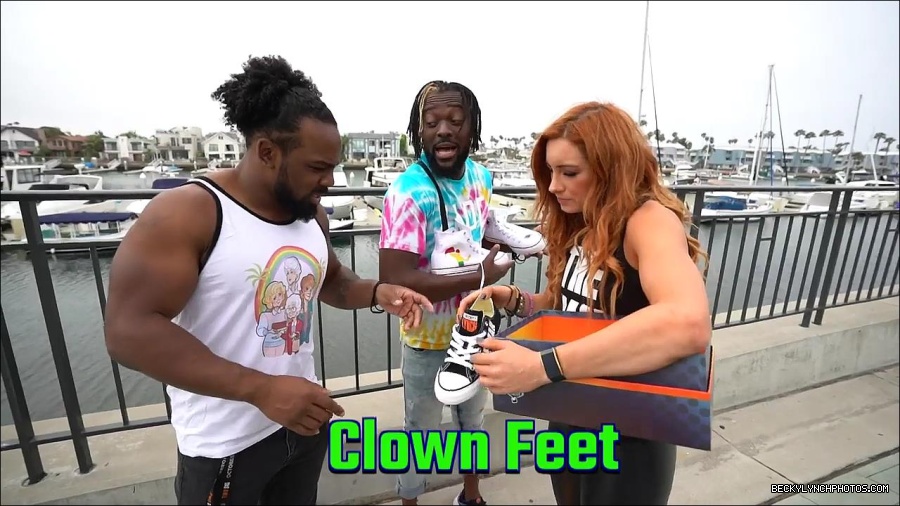 Y2Mate_is_-_Becky_Lynch_and_Kofi_Kingston_s_CUSTOM_CONVERSE_KICKS_at_Comic-Con_201921_I_Just_Love_Kicks__31-DzCWzxnMtU0-720p-1656083286802_mp4_000218766.jpg
