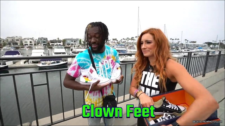Y2Mate_is_-_Becky_Lynch_and_Kofi_Kingston_s_CUSTOM_CONVERSE_KICKS_at_Comic-Con_201921_I_Just_Love_Kicks__31-DzCWzxnMtU0-720p-1656083286802_mp4_000221166.jpg