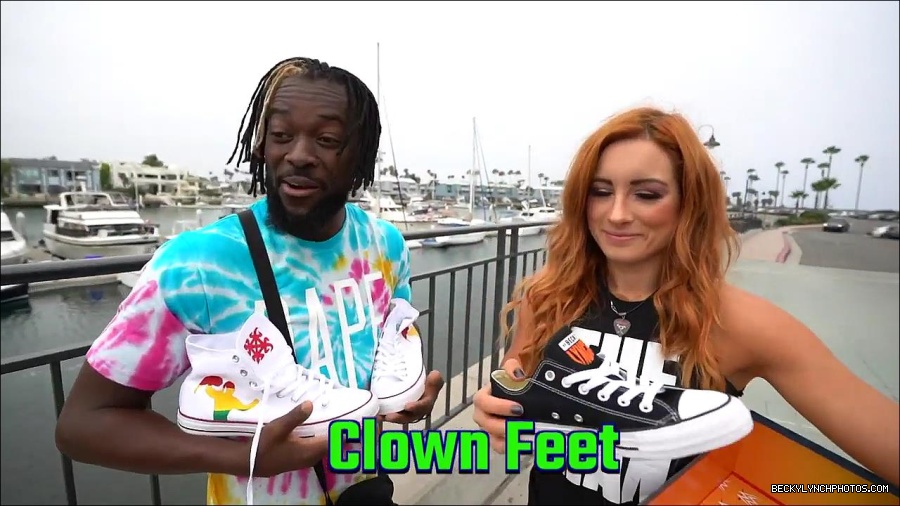 Y2Mate_is_-_Becky_Lynch_and_Kofi_Kingston_s_CUSTOM_CONVERSE_KICKS_at_Comic-Con_201921_I_Just_Love_Kicks__31-DzCWzxnMtU0-720p-1656083286802_mp4_000222366.jpg